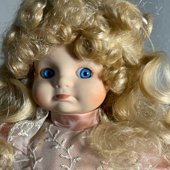 Vintage 1980 GEPPEDO PORCELAIN DOLL 12’ - Picture 12 of 16